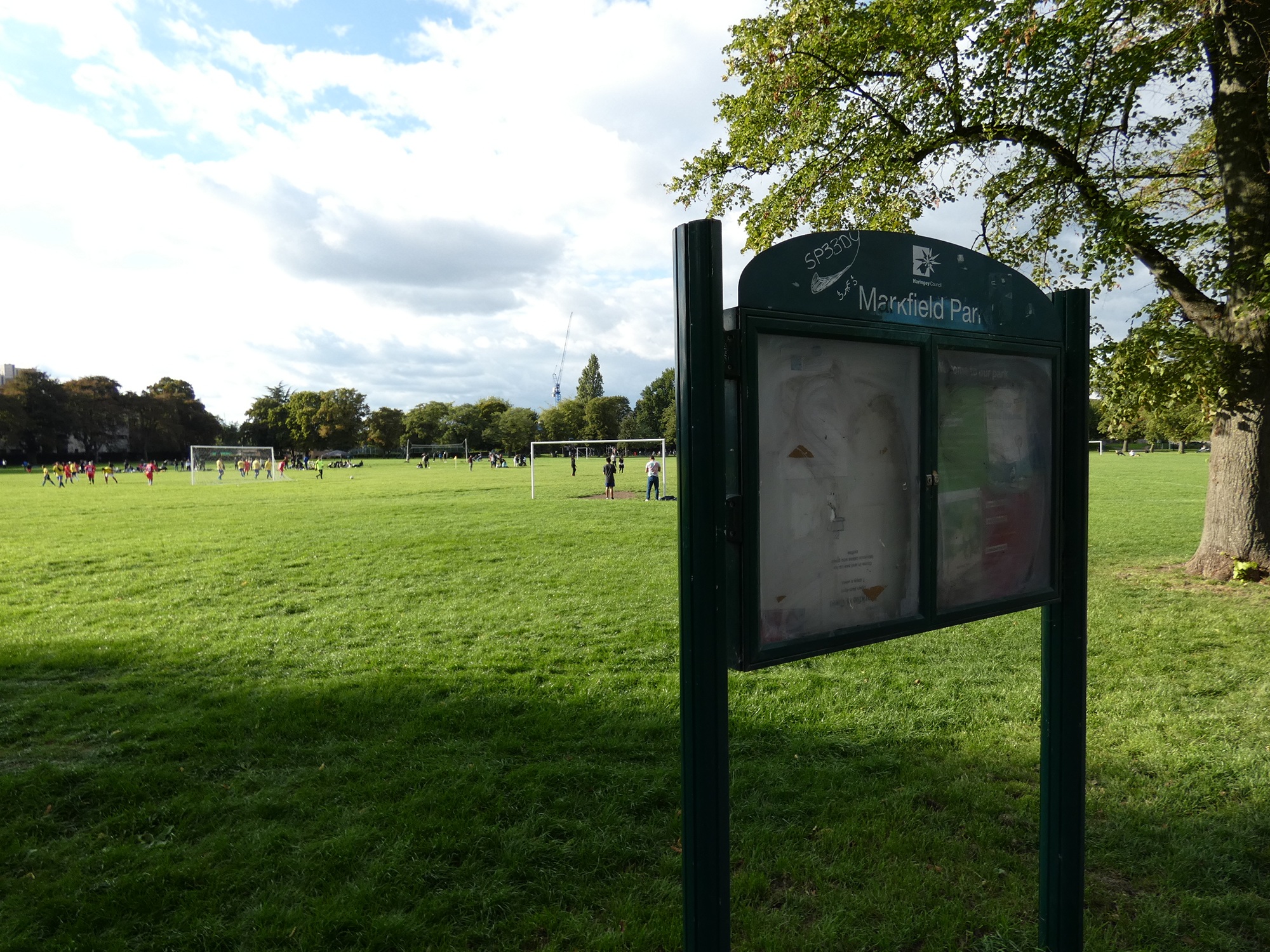 Police appeal for help finding suspect after antisemitic attack in Tottenham park